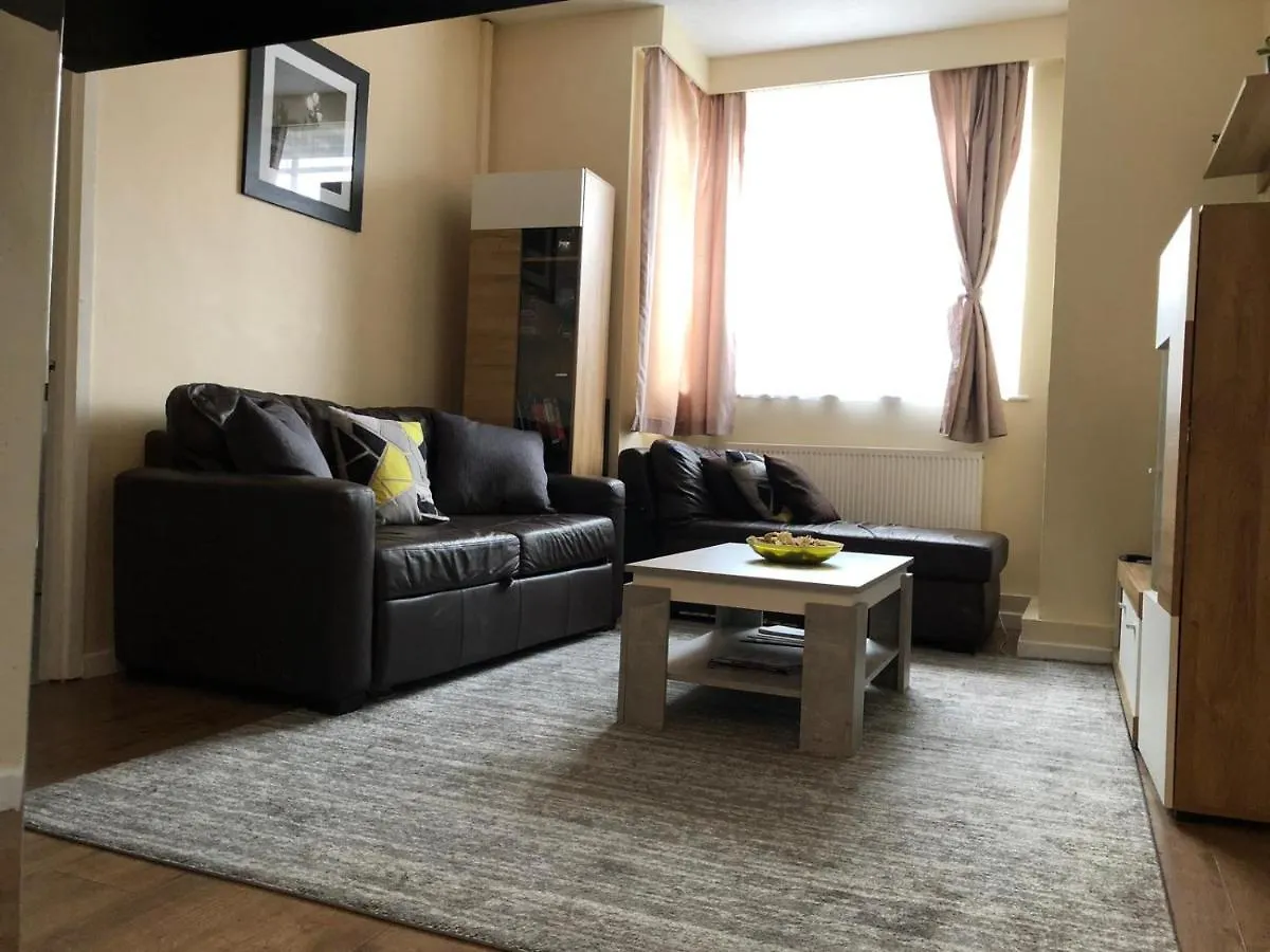 Entire Flat Very Comfortable 1 Bedroom London 0*,  United Kingdom